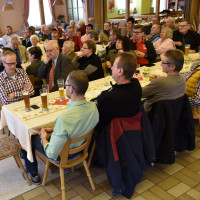 Zuhörer aus vielen Ortsvereinen des Kreisverbandes folgen den Ausführungen Tasdelens
