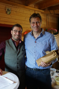 OV Vorsitzender André Hagen gratuliert dem Mistelbacher Büergermeister Matthias Mann zum Geburtstag