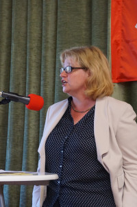 Unterbezirksvorsitzende Anette Kramme bei der Begrüßung